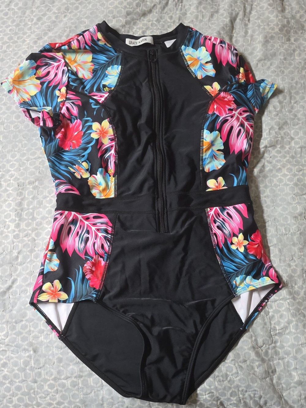 NWOT Grace Karin Black Tropical Floral Short-Sleeve Rashguard Swimsuit